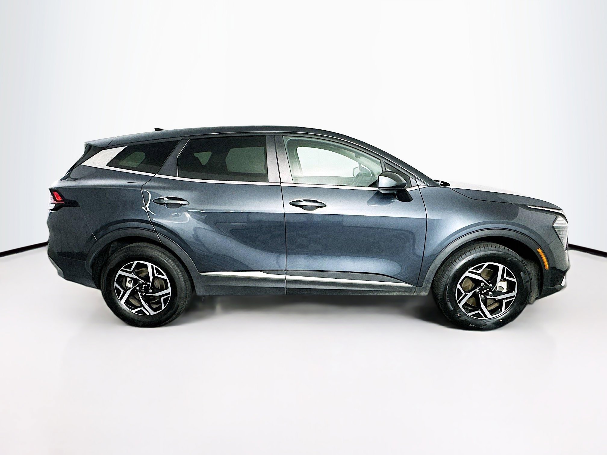 Used 2025 Kia Sportage LX image 10