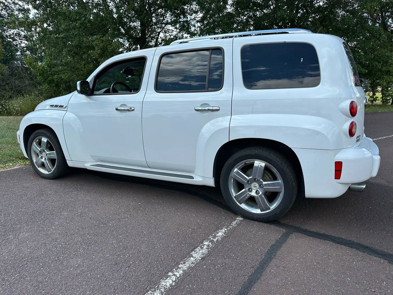 Used 2010 Chevrolet HHR LT w/ LT Preferred Equipment Group image 4