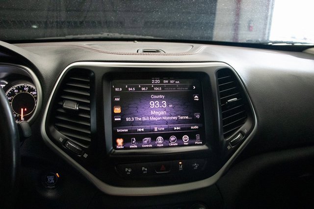 Used 2016 Jeep Cherokee Trailhawk w/ Comfort/Convenience Group image 34