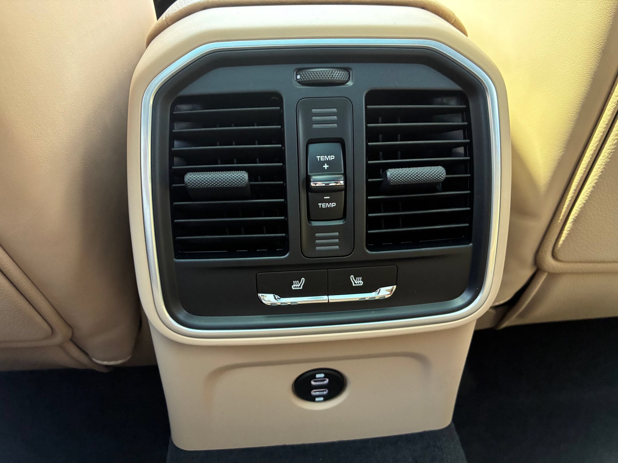 Used 2026 Porsche Macan AWD/4WD image 29