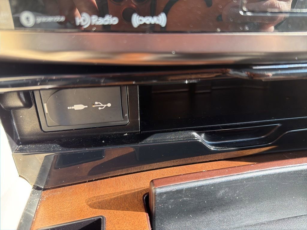 Used 2020 Lexus LX 570 4WD w/ Luxury Package image 37