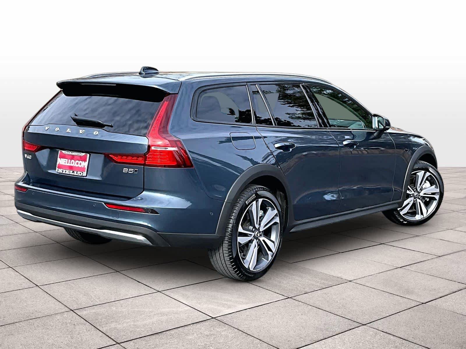 Used 2025 Volvo V60 B5 Cross Country Plus AWD/4WD image 15