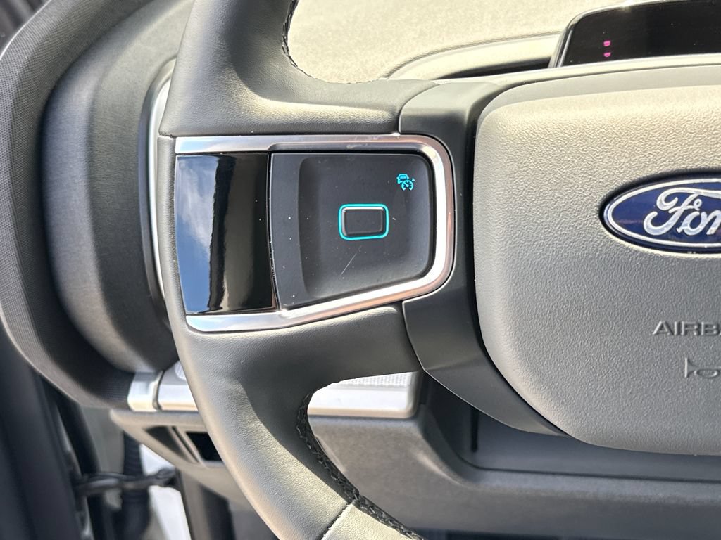 Used 2025 Ford Expedition Active RWD image 17