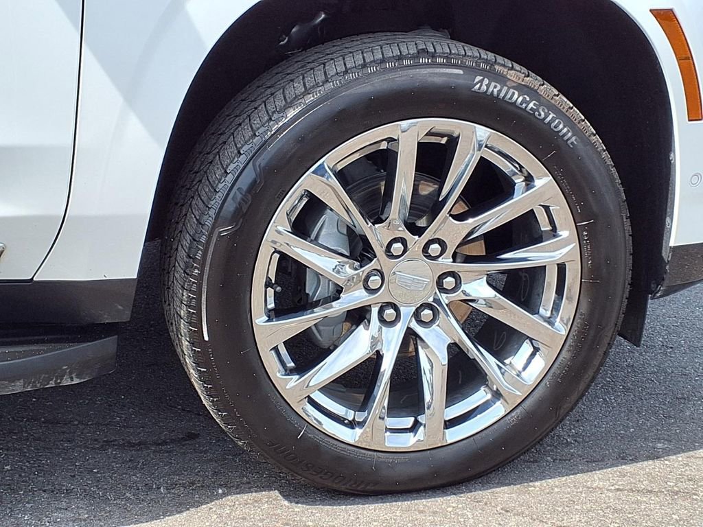Used 2025 Cadillac Escalade ESV Premium Luxury RWD image 9