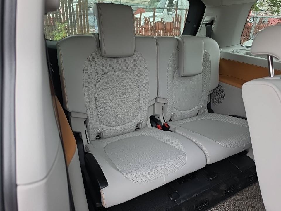 Certified 2025 Volkswagen ID. Buzz Pro S Plus RWD image 3