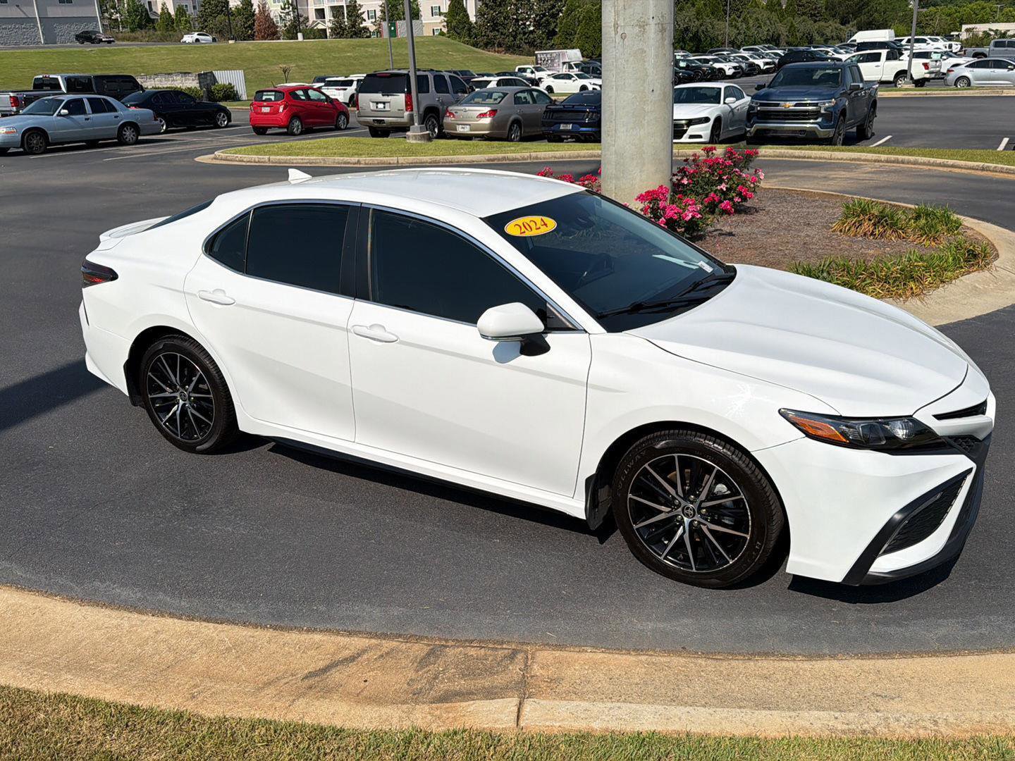 Used 2024 Toyota Camry SE FWD image 7