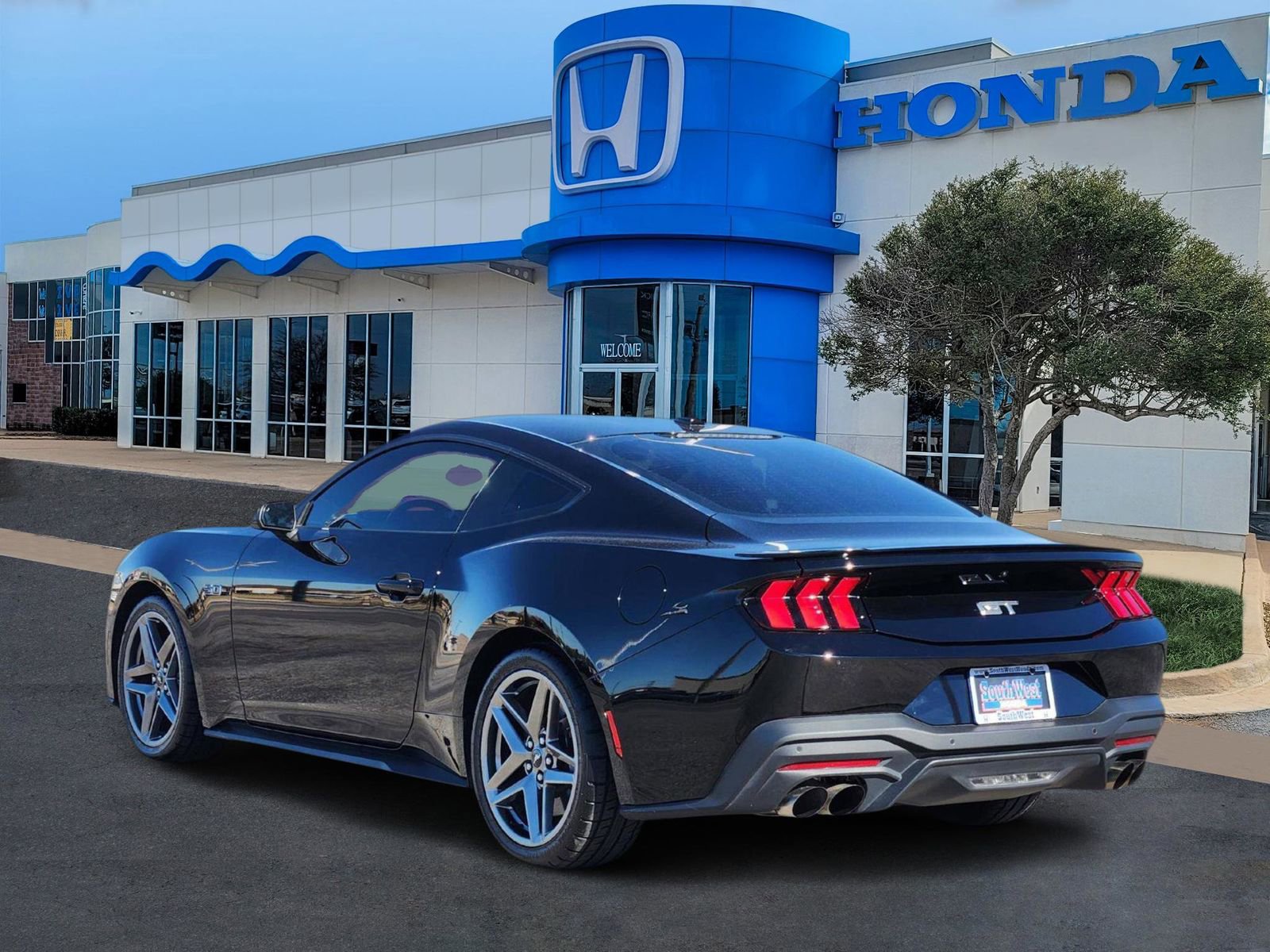Used 2024 Ford Mustang GT Premium image 4