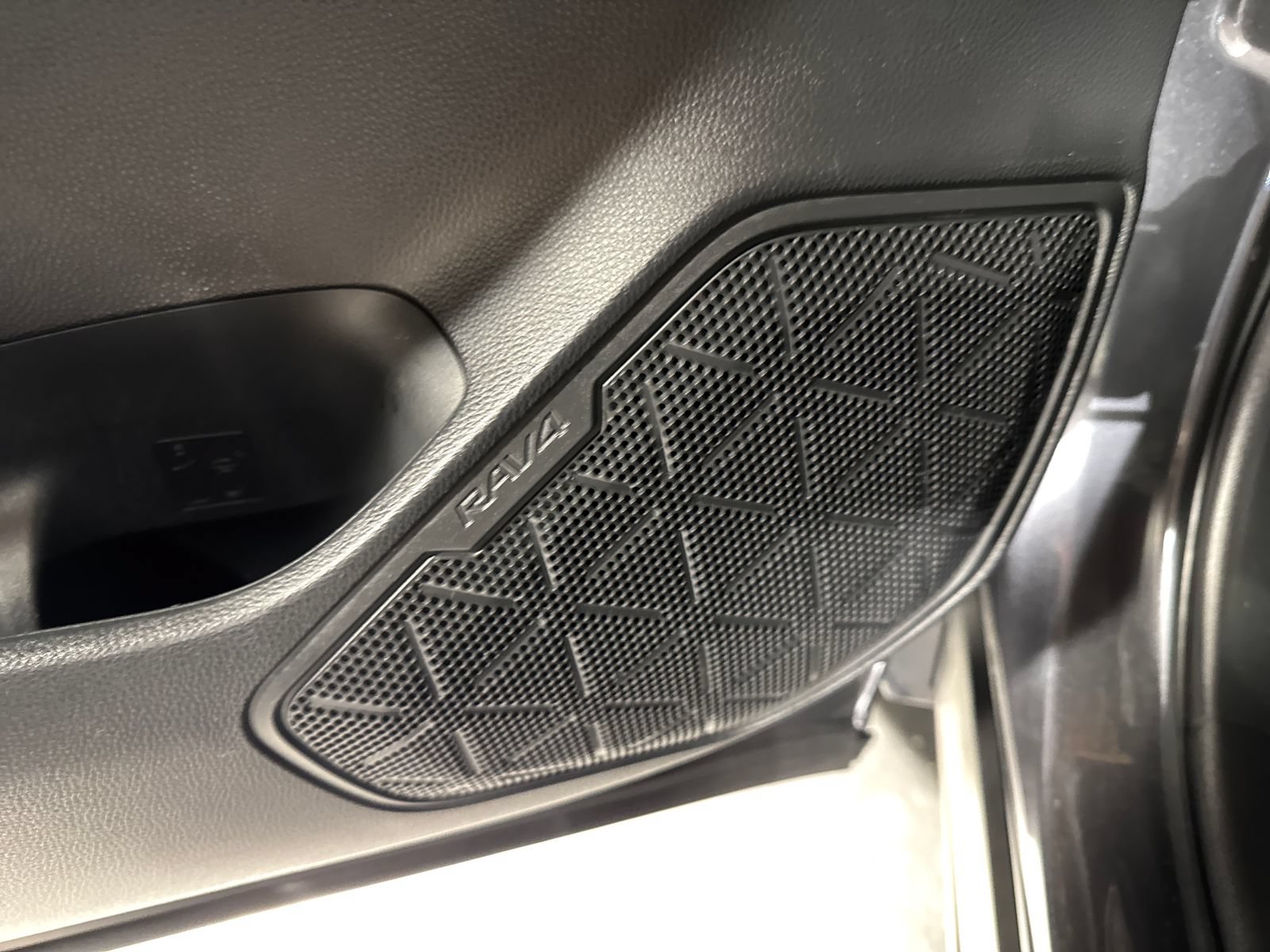 Used 2021 Toyota RAV4 SE w/ Weather & Moonroof Package AWD/4WD image 18