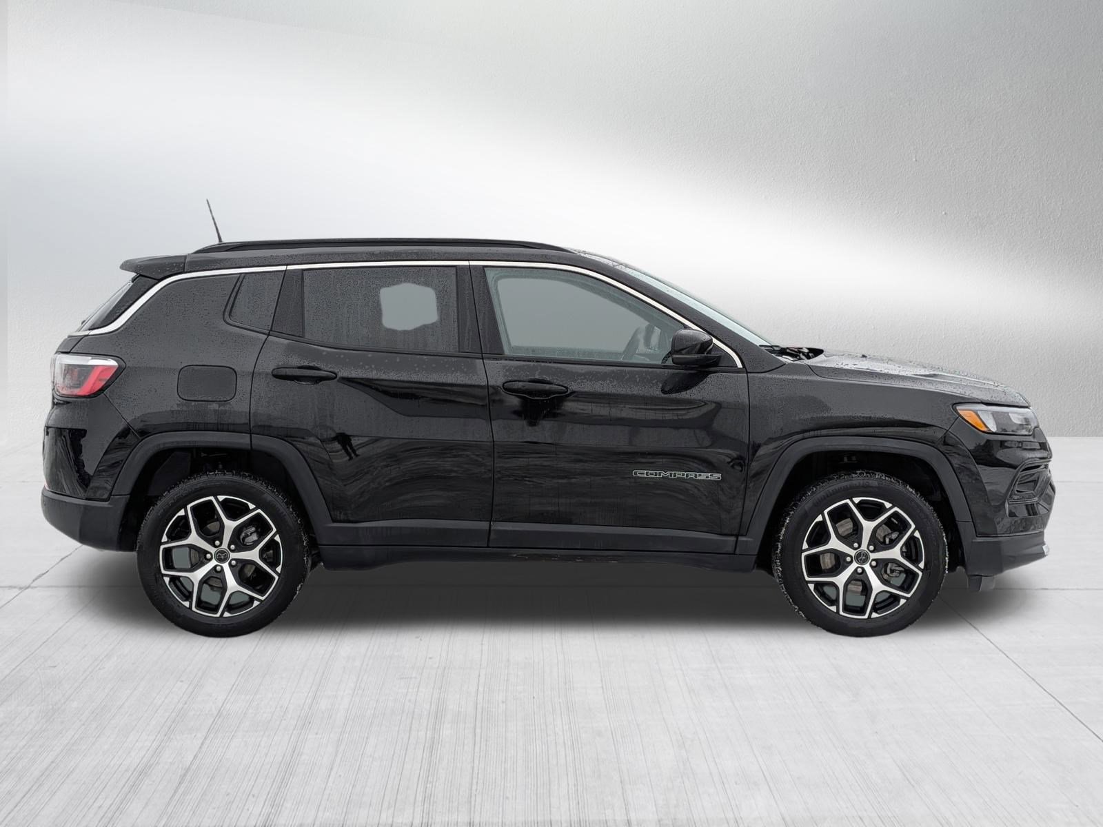Used 2025 Jeep Compass Limited image 8