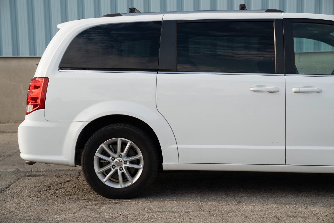 Used 2019 Dodge Grand Caravan SXT FWD image 12