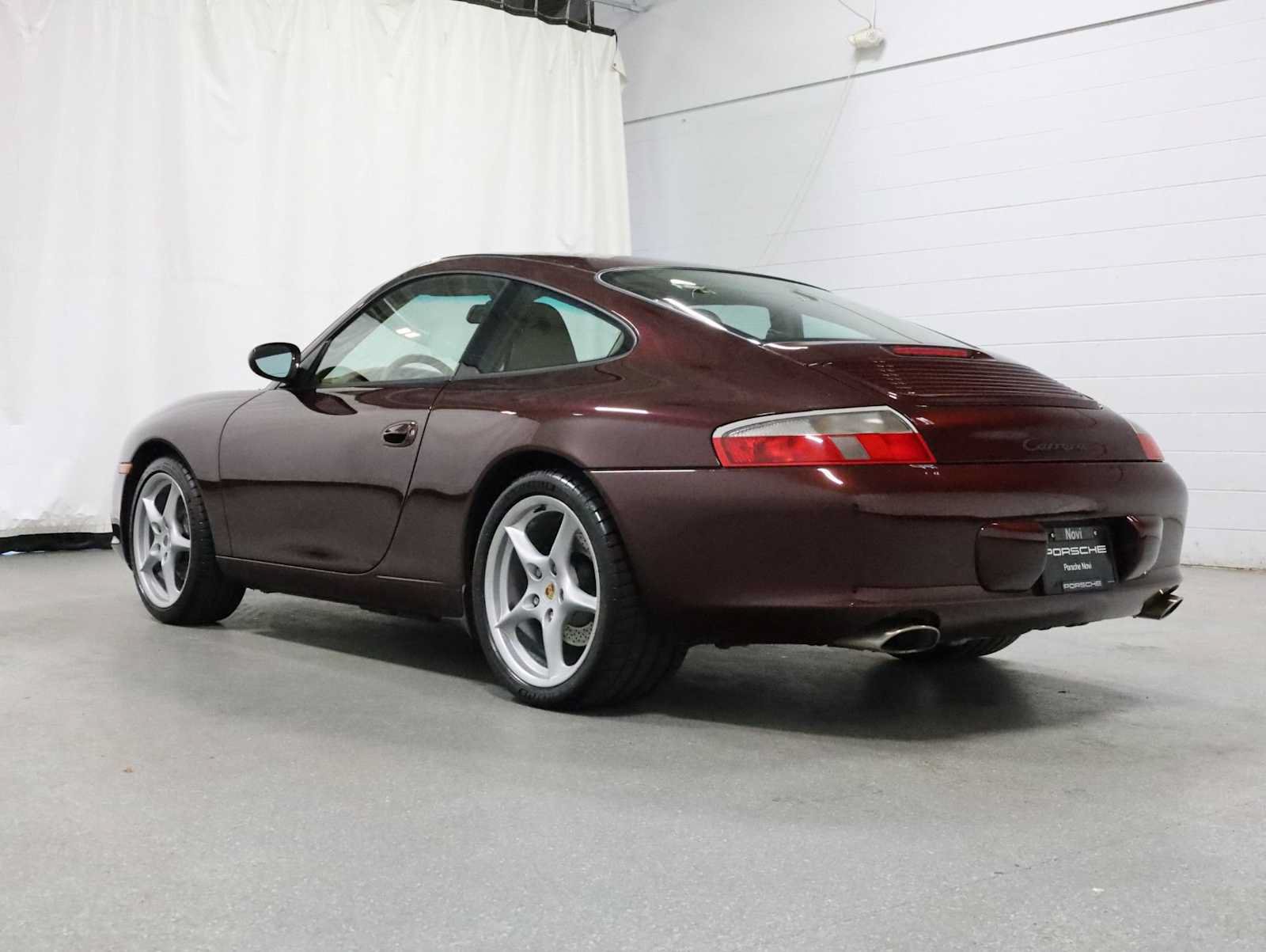 Used 2004 Porsche 911 Carrera RWD image 3