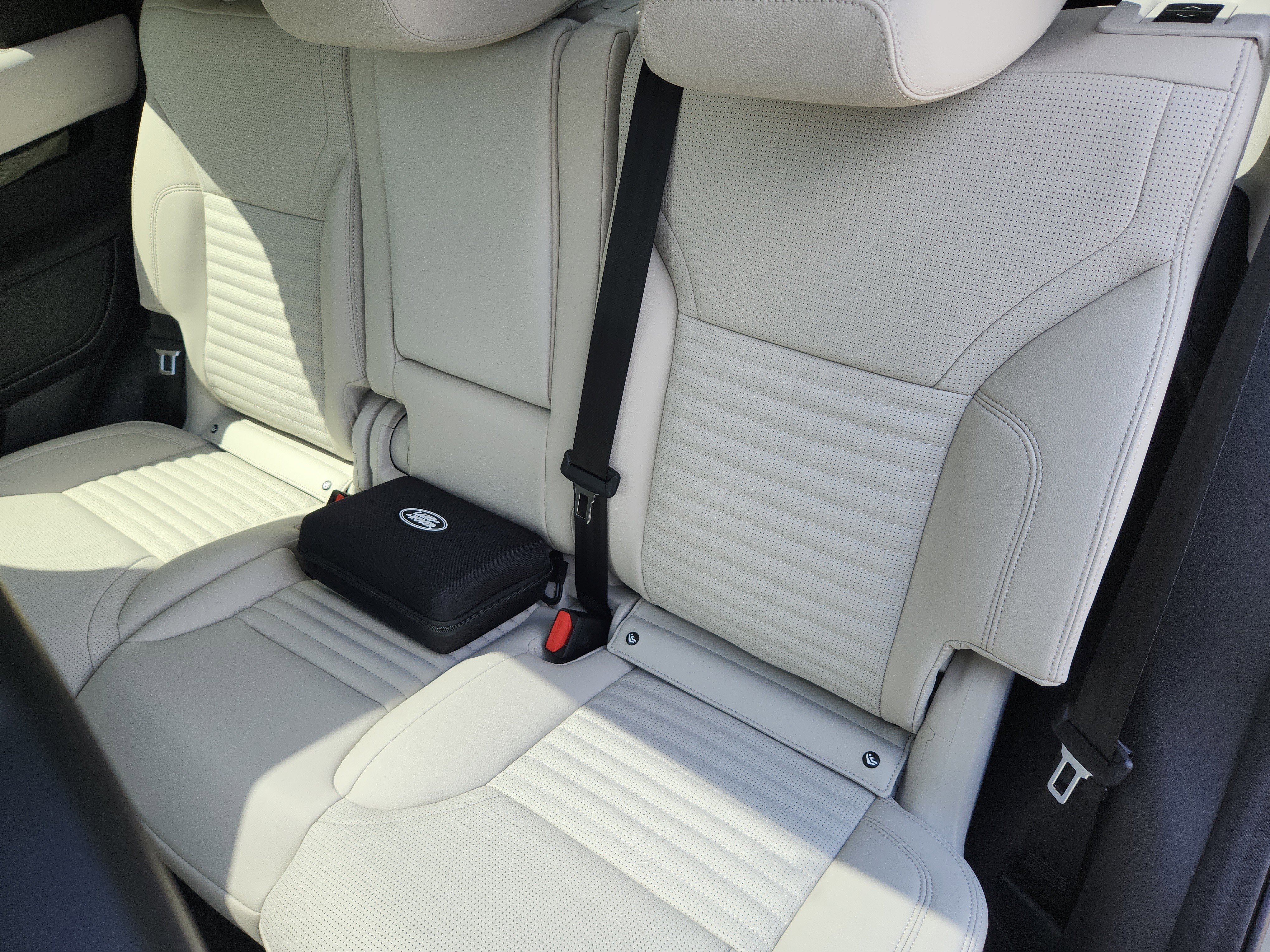 New 2025 Land Rover Discovery S image 25