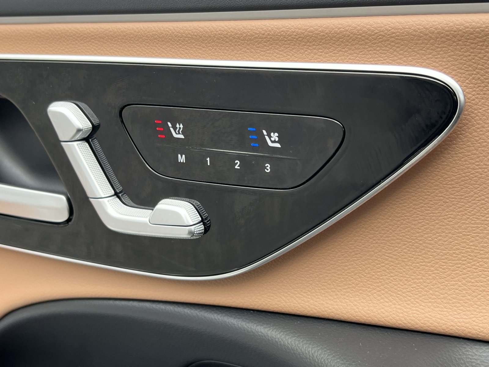Certified 2025 Mercedes-Benz E 350 4MATIC Sedan image 40