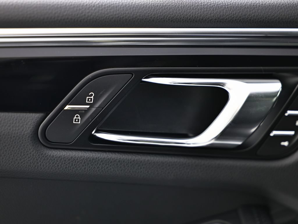 New 2026 Porsche Macan AWD/4WD image 19