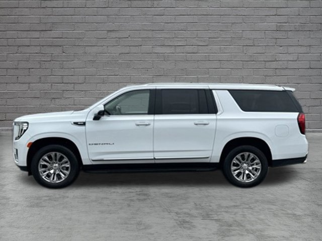 Used 2023 GMC Yukon XL Denali AWD/4WD image 2