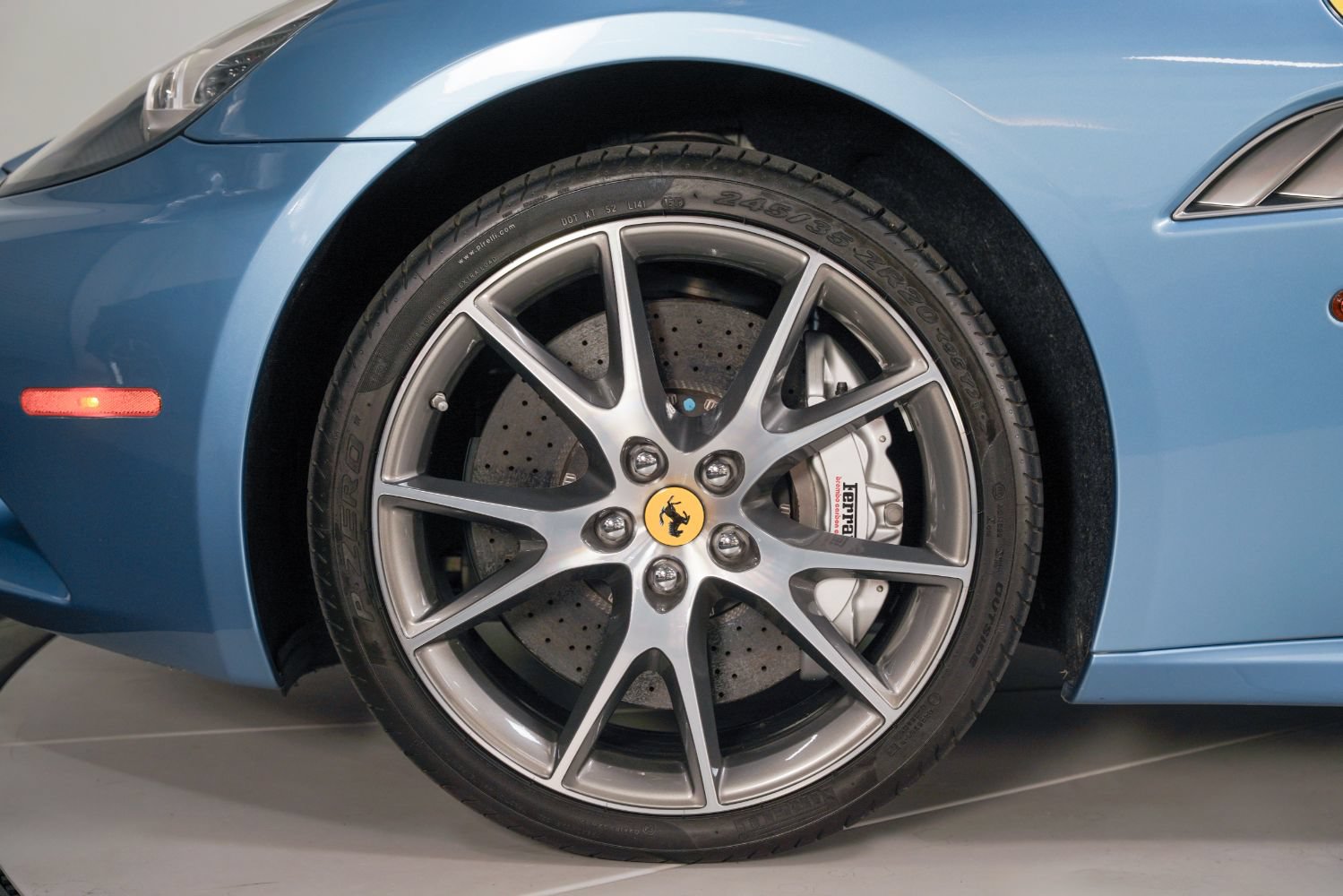 Used 2012 Ferrari California RWD image 17