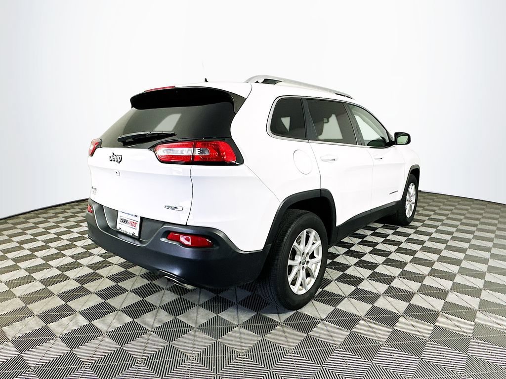 Certified 2016 Jeep Cherokee Latitude w/ Cold Weather Group AWD/4WD image 11