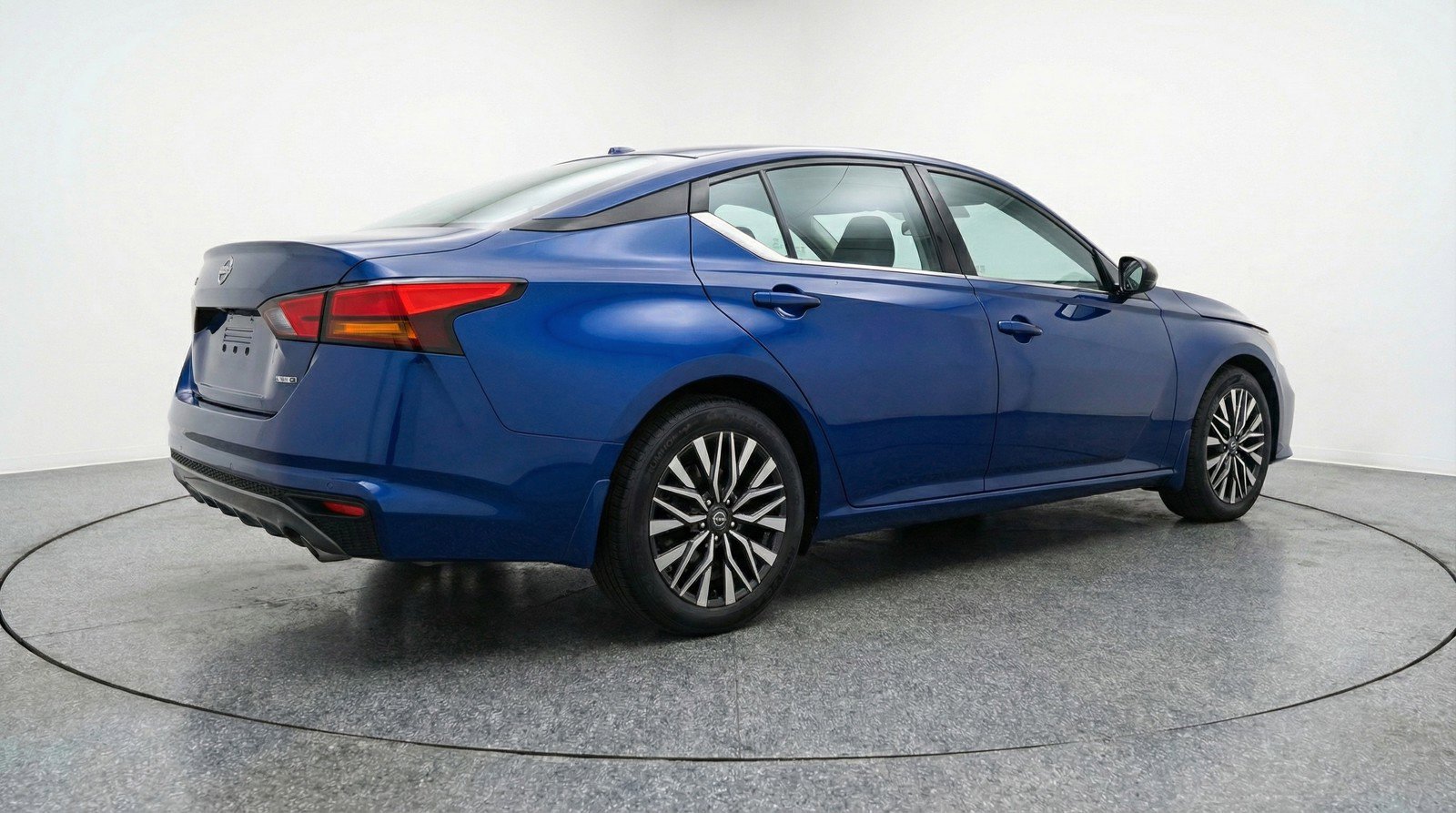 Used 2025 Nissan Altima 2.5 SV image 9