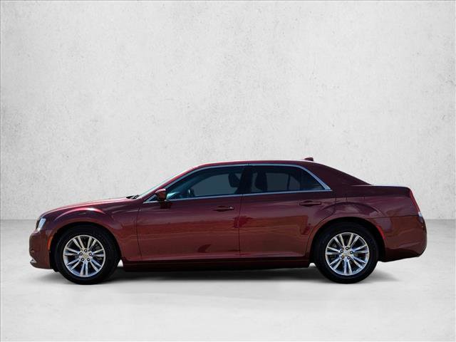Used 2018 Chrysler 300 Touring L image 8