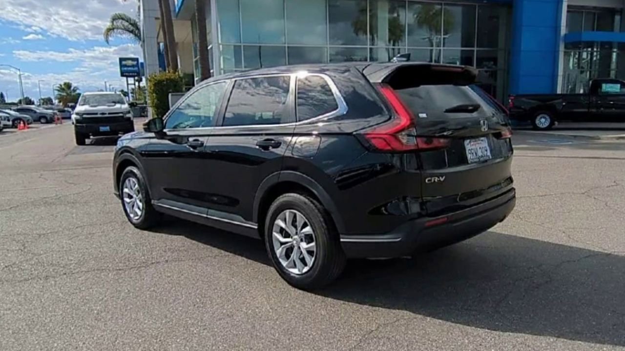 Used 2025 Honda CR-V LX image 6