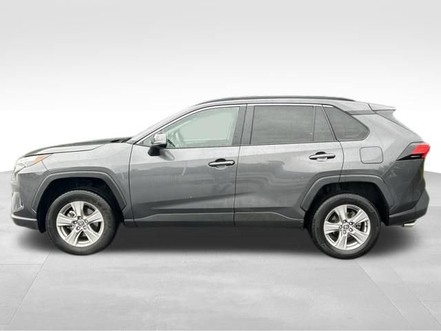 Used 2025 Toyota RAV4 XLE AWD/4WD image 2