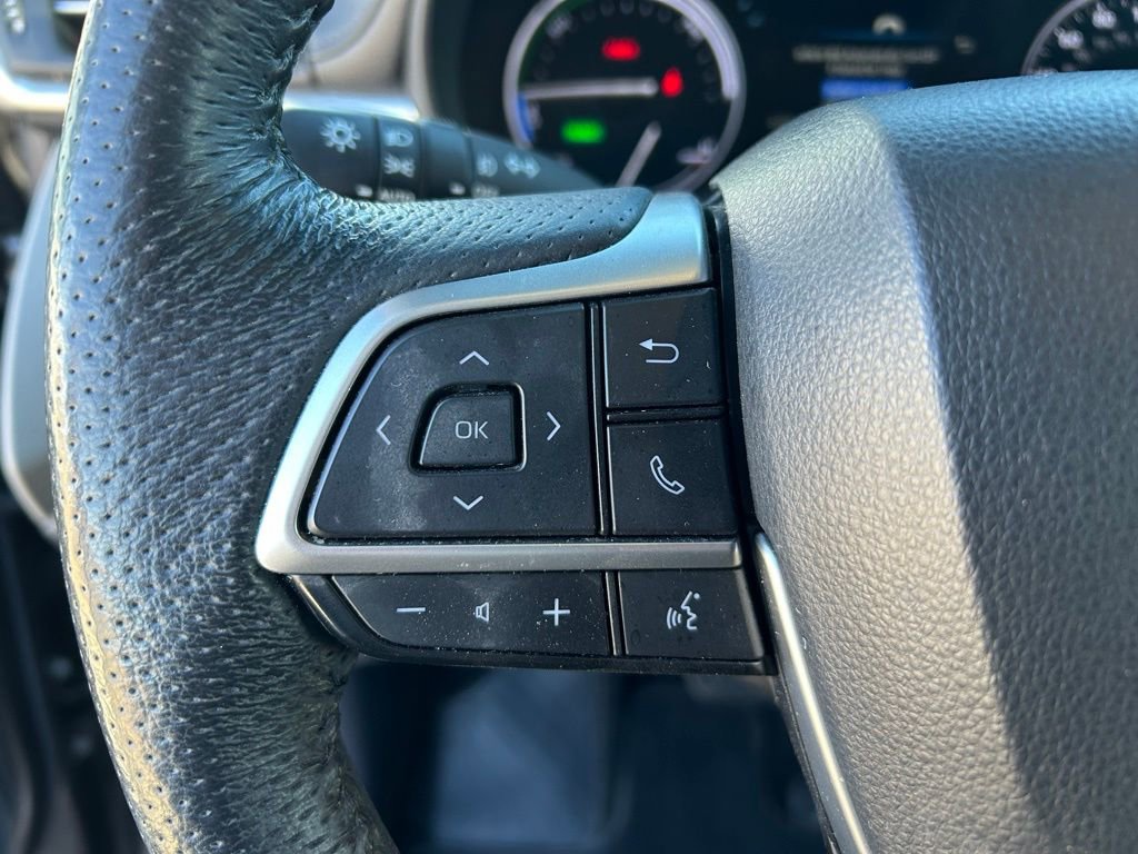 Used 2022 Toyota Sienna Limited image 20