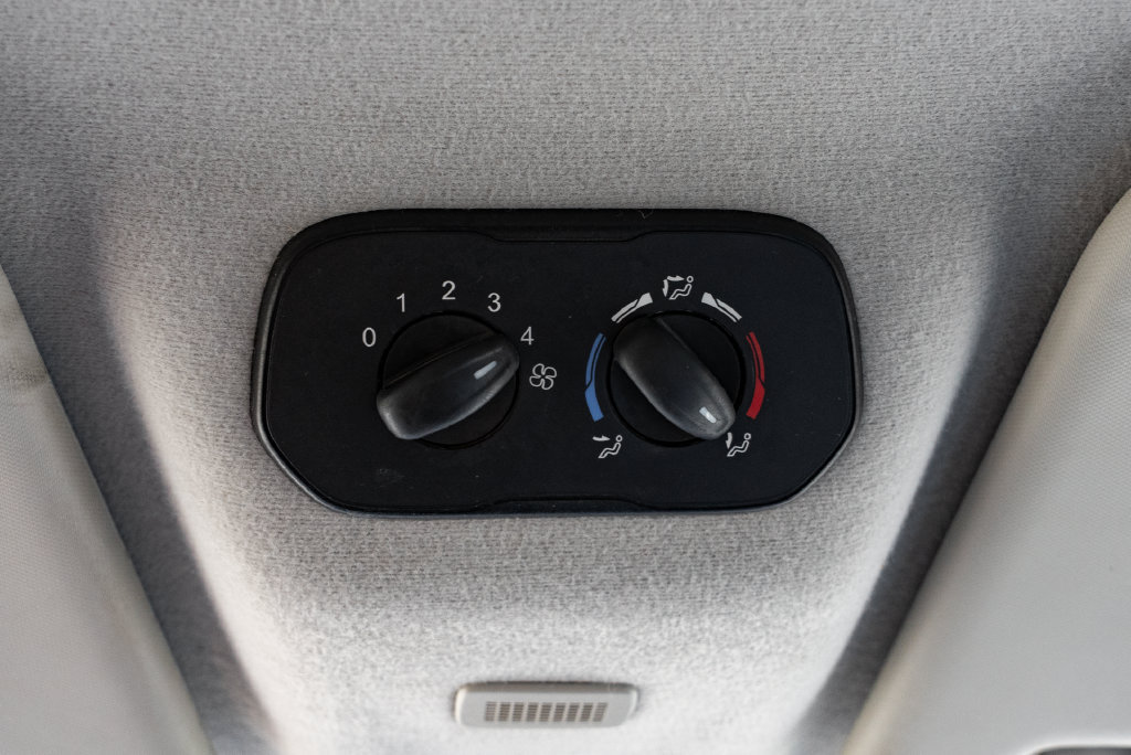 Used 2018 Ford Transit 150 XLT RWD image 22