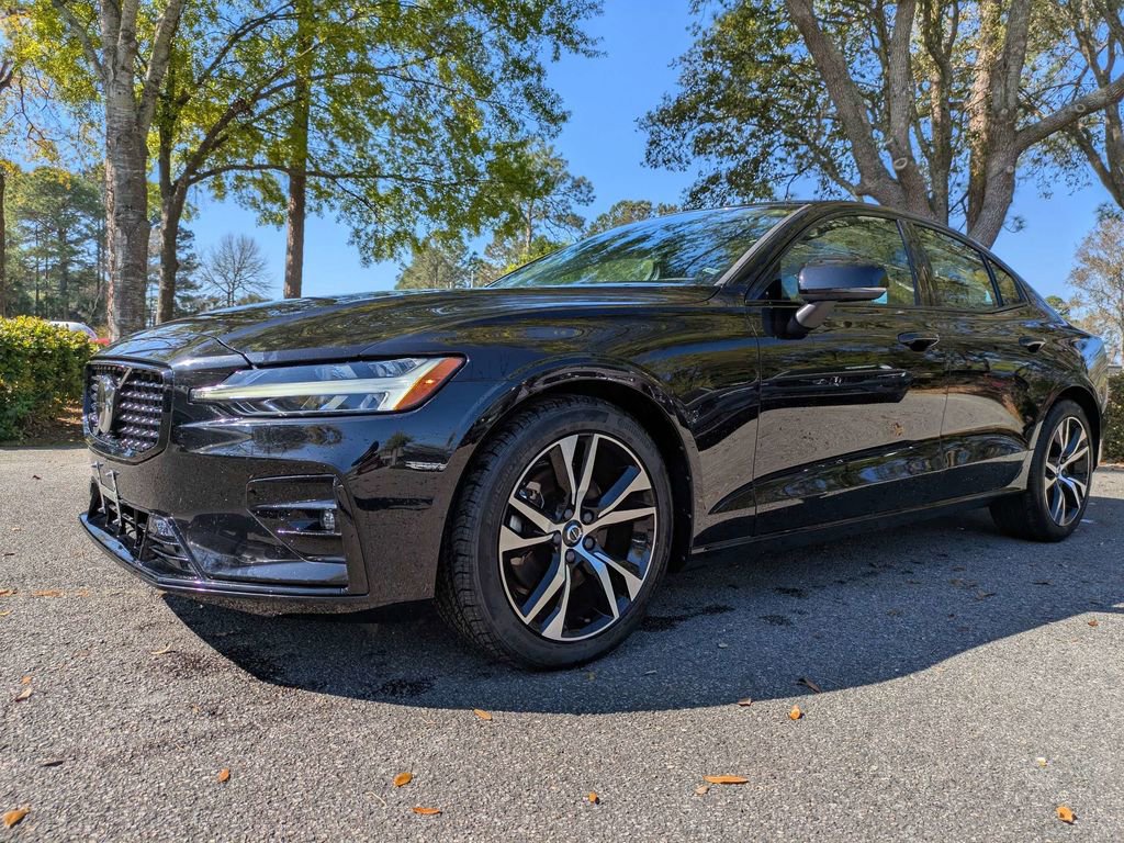 Certified 2024 Volvo S60 B5 Core image 8