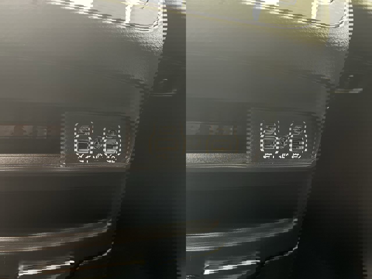 Used 2025 Chrysler Pacifica Select image 24