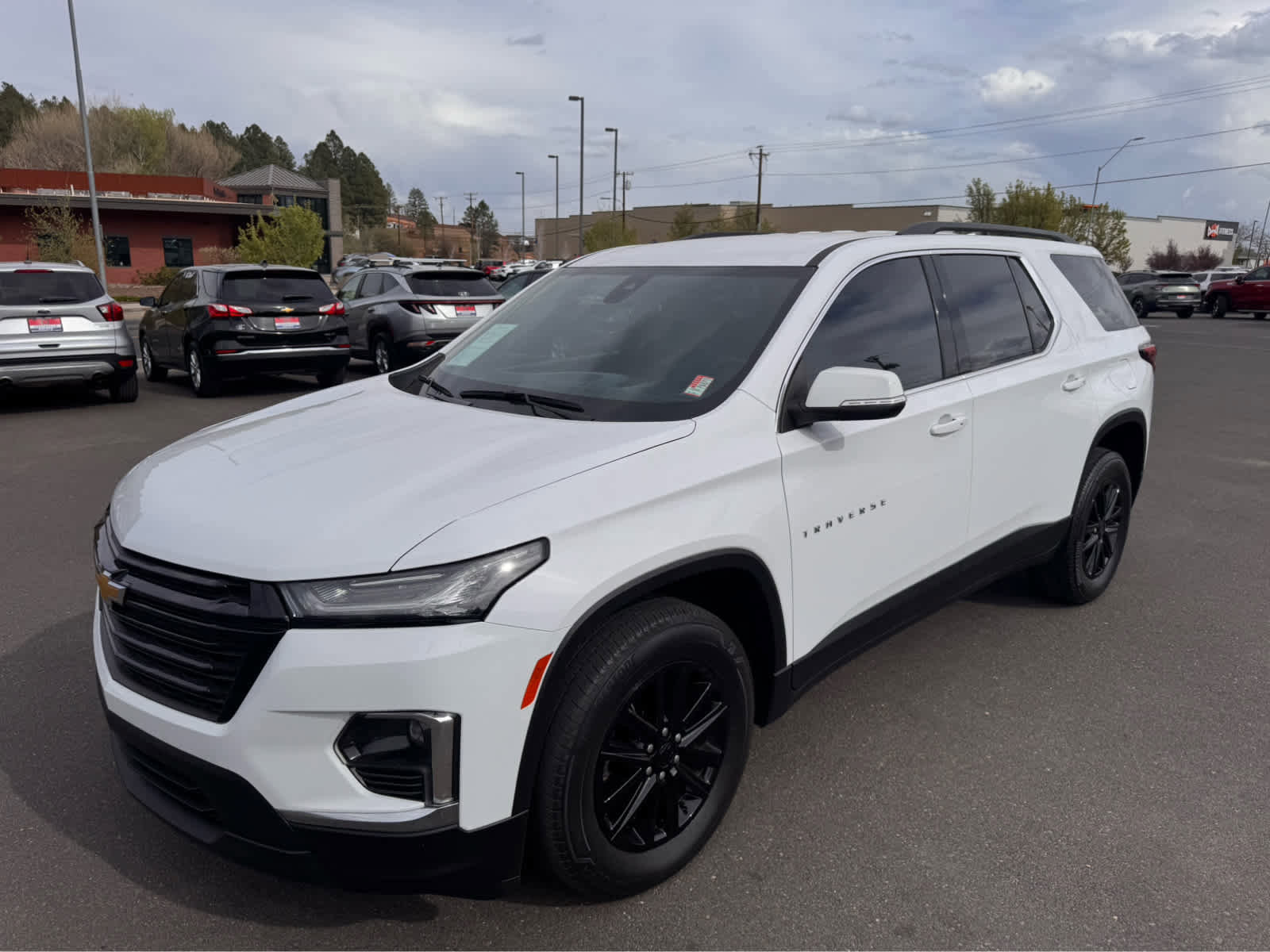 Used 2023 Chevrolet Traverse LT image 1