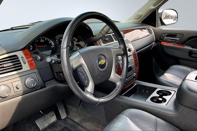 Used 2013 Chevrolet Suburban LT w/ Luxury Package image 16