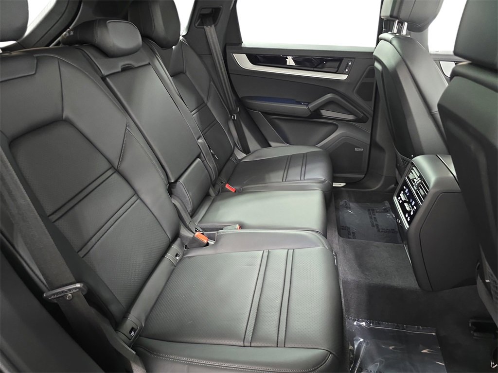 Certified 2025 Porsche Cayenne S image 26