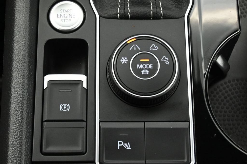 Used 2023 Volkswagen Atlas Cross Sport SEL R-Line AWD/4WD image 24