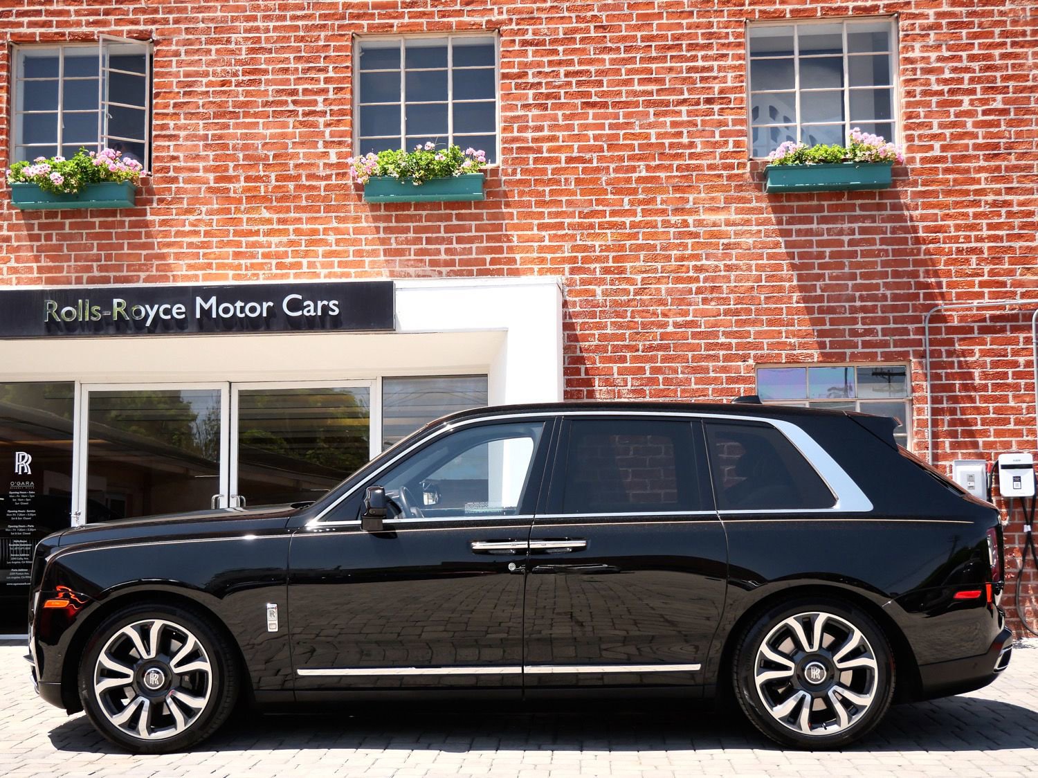 Certified 2022 Rolls-Royce Cullinan w/ Cullinan Package AWD/4WD image 3