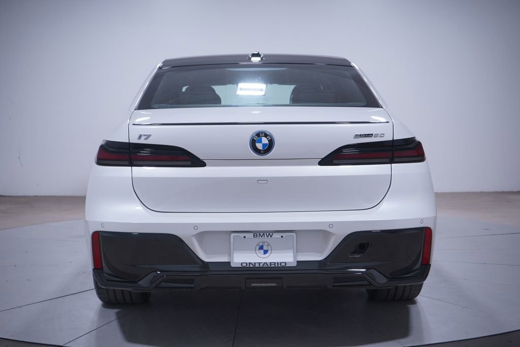 Used 2025 BMW i7 eDrive50 w/ M Sport Package image 5