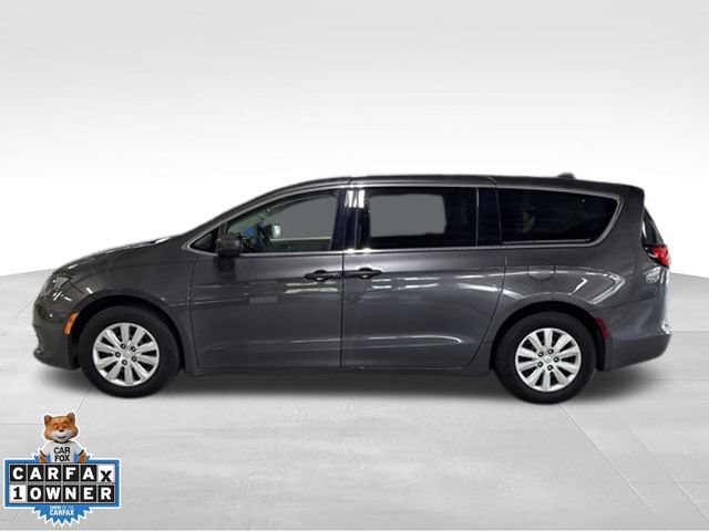 Used 2020 Chrysler Voyager L FWD image 2