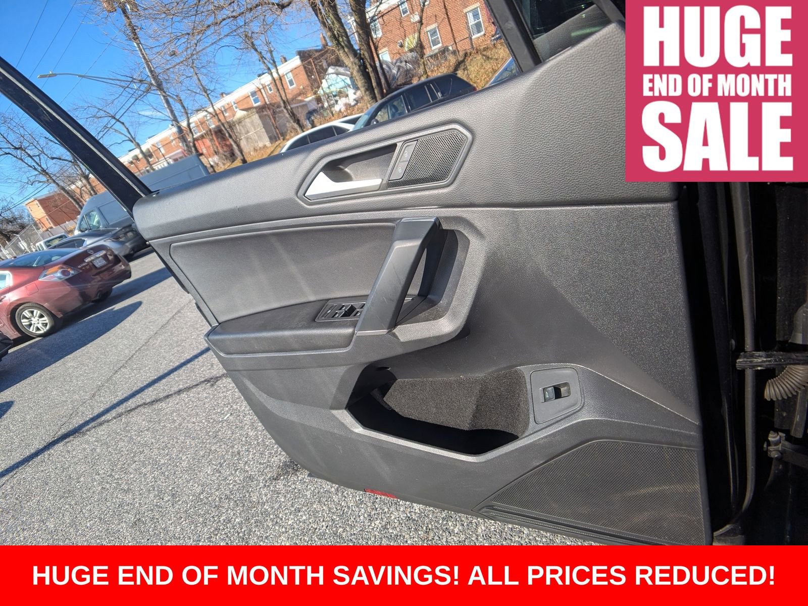 Used 2020 Volkswagen Tiguan SEL image 30