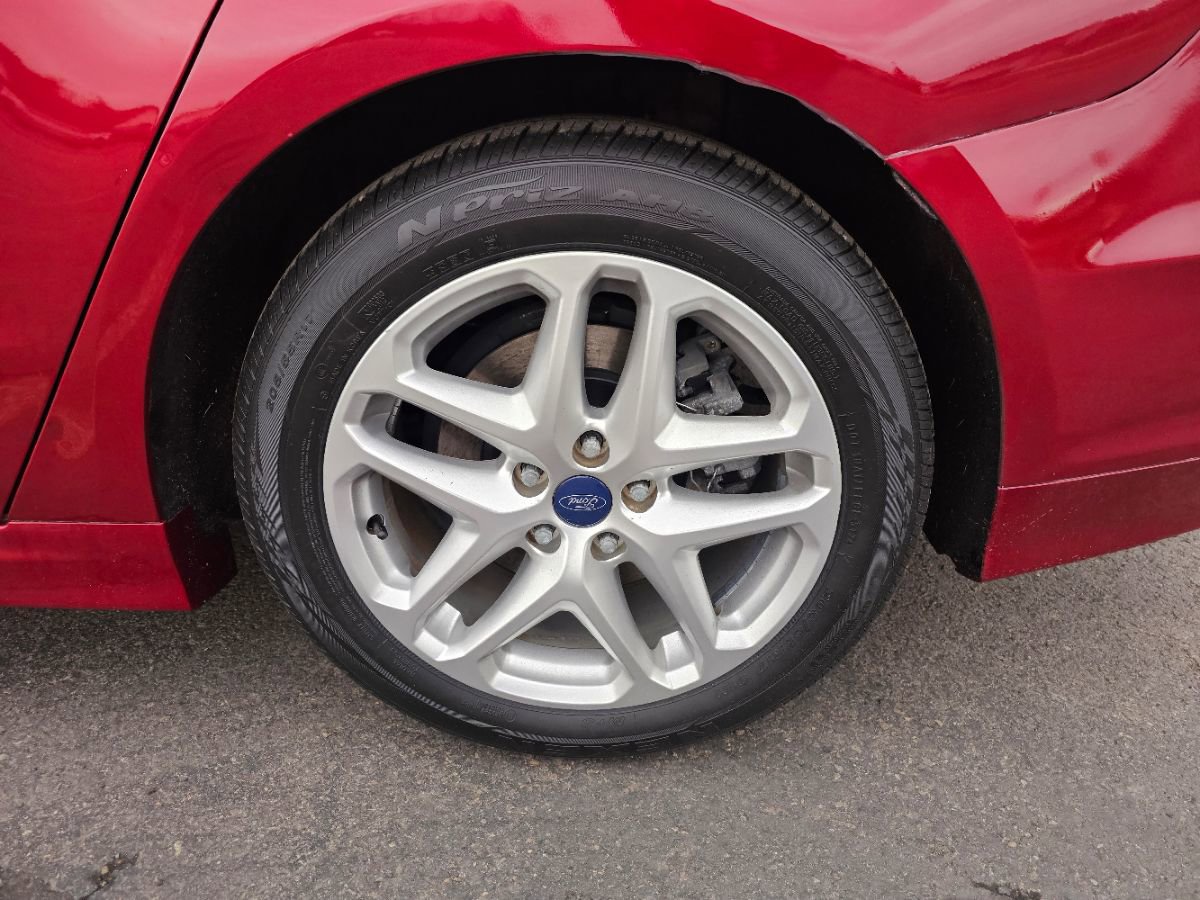 Used 2016 Ford Fusion SE image 24