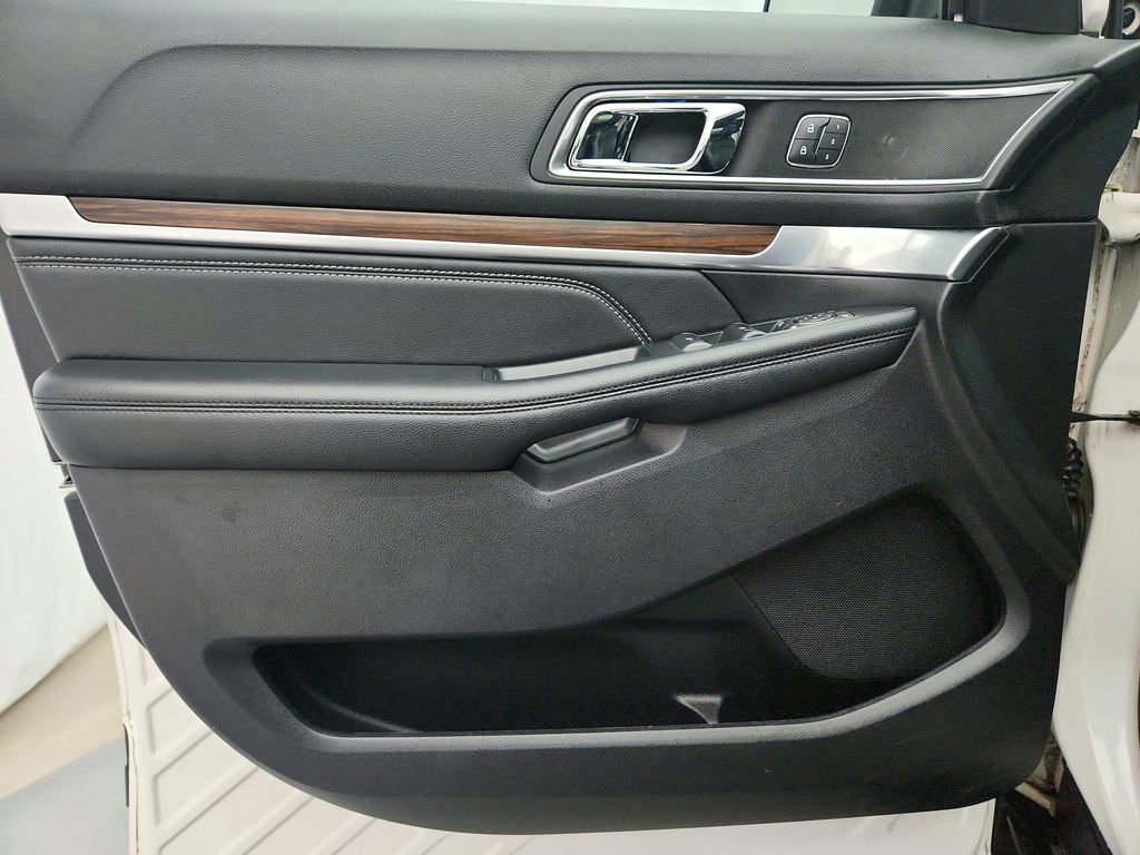 Used 2019 Ford Explorer Limited w/ Equipment Group 301A image 28