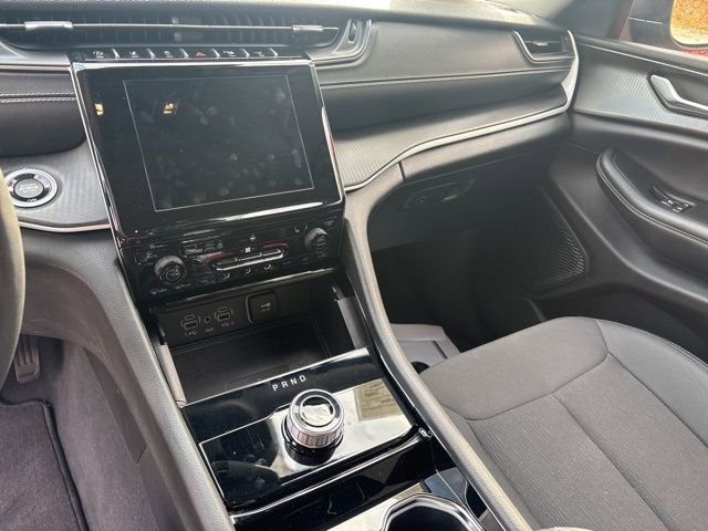 Used 2023 Jeep Grand Cherokee Laredo w/ Luxury Tech Group I AWD/4WD image 15