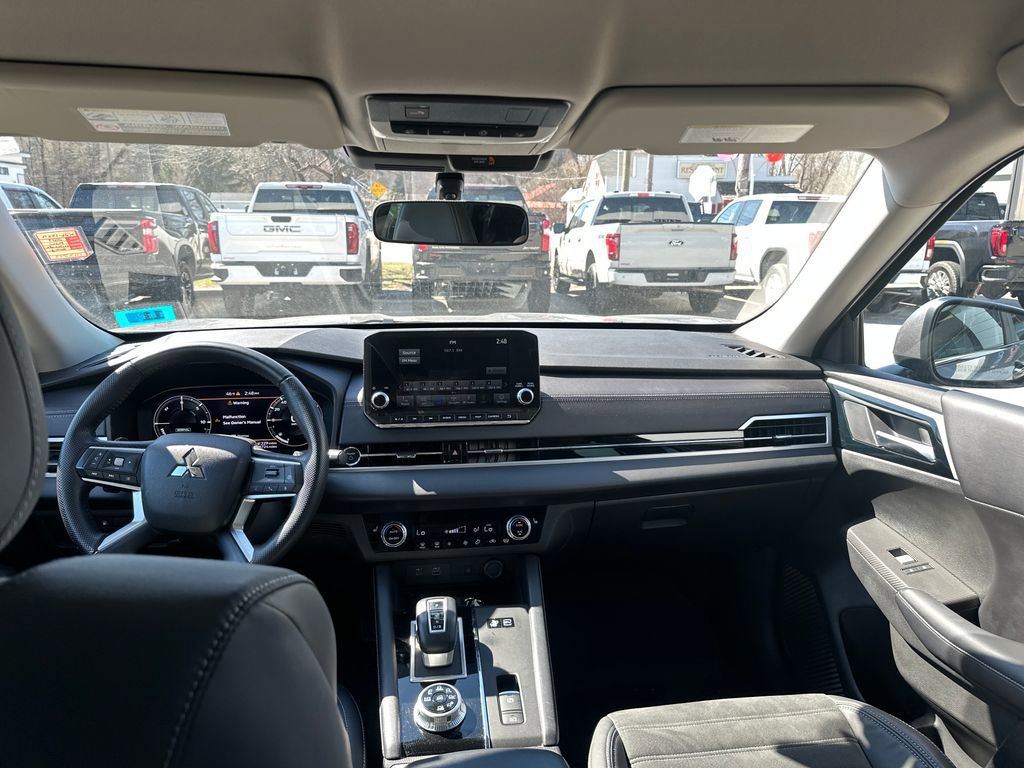 Used 2023 Mitsubishi Outlander SE AWD/4WD image 12