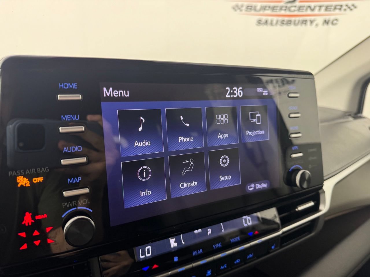 Used 2023 Toyota Sienna XLE FWD image 17