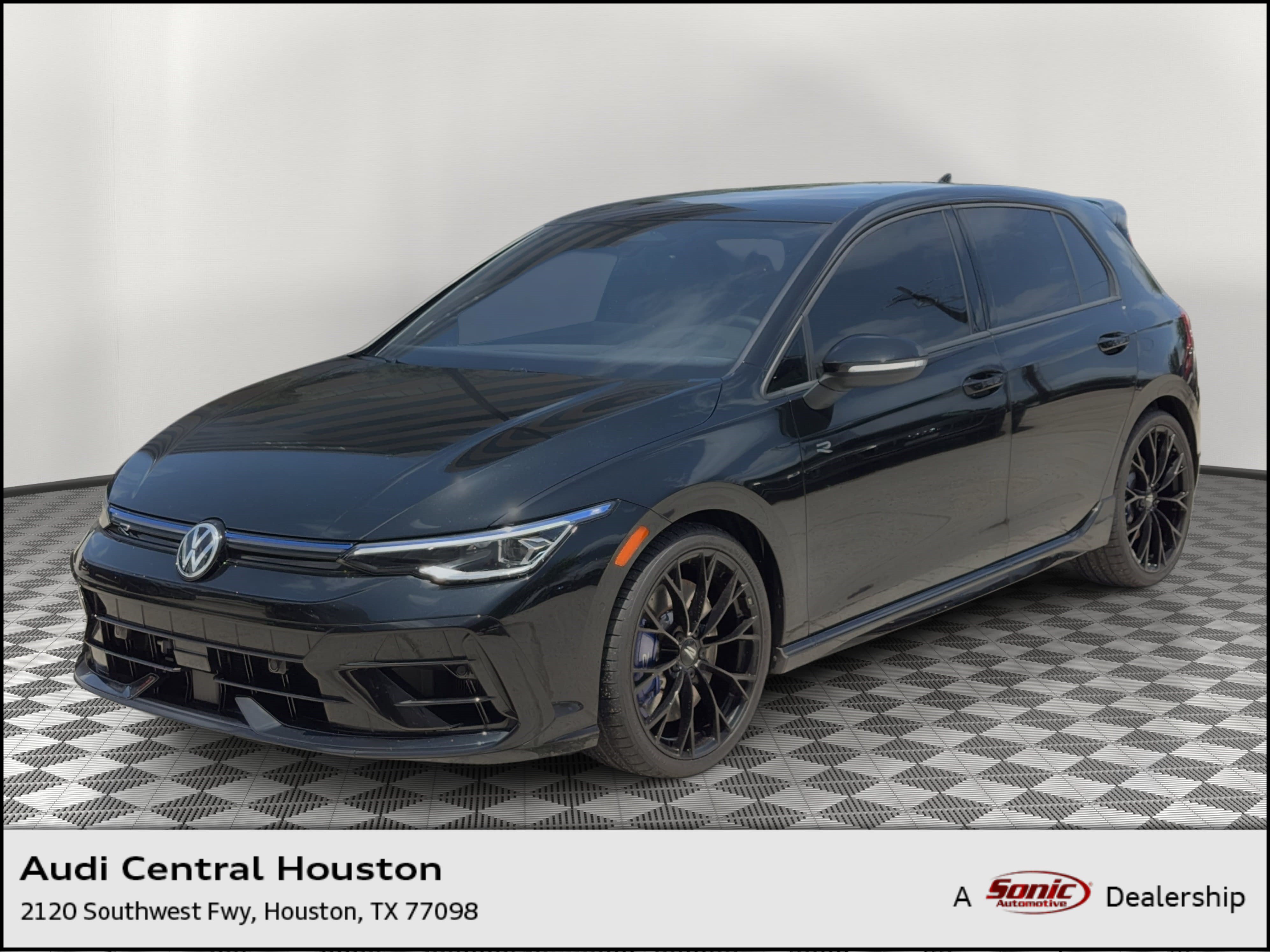 Used 2026 Volkswagen Golf AWD/4WD image 1