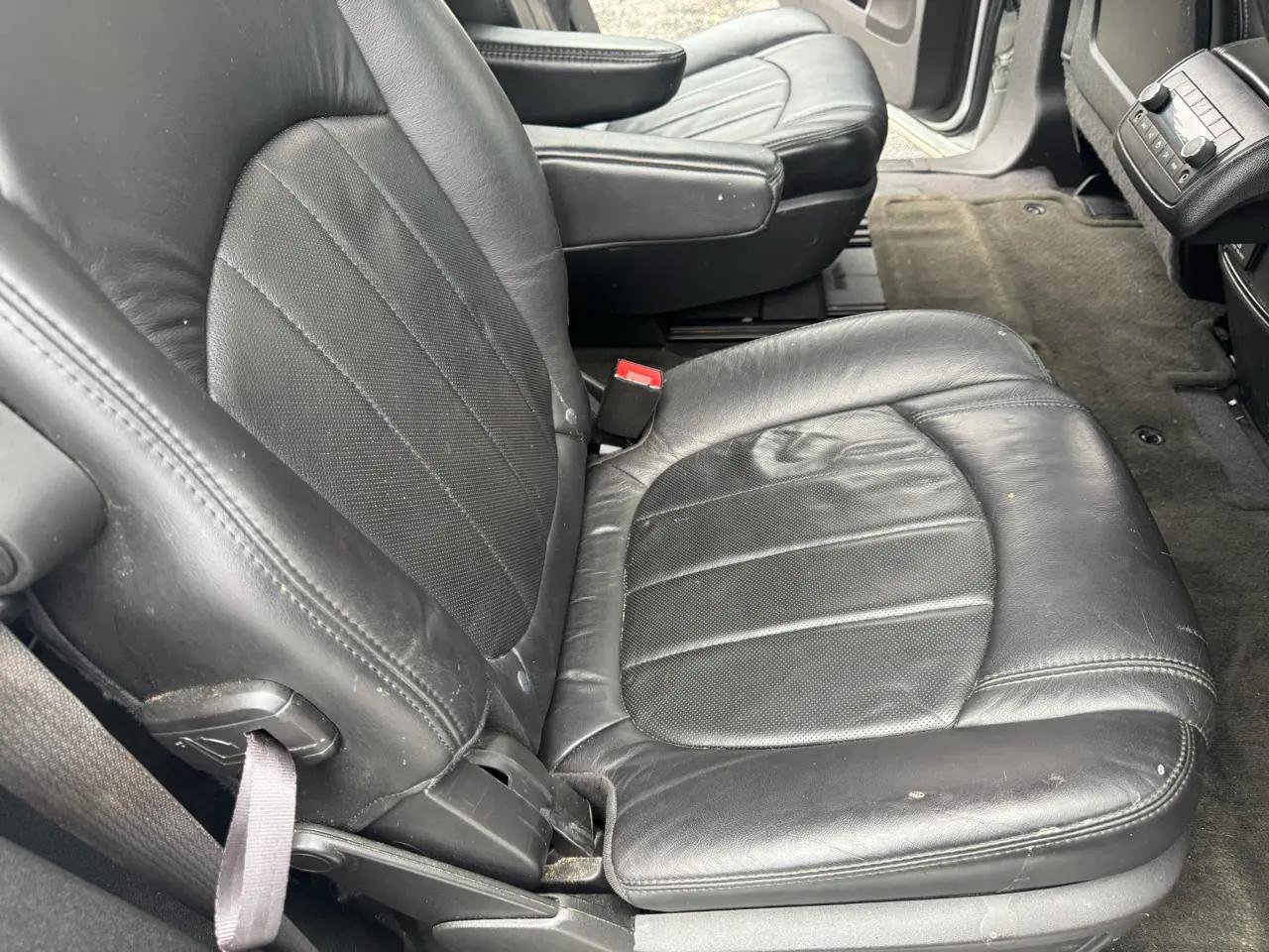 Used 2011 Buick Enclave CXL AWD/4WD image 23