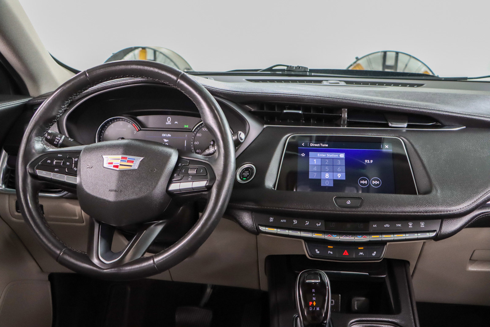 Used 2023 Cadillac XT4 Luxury w/ Cold Weather Package AWD/4WD image 17