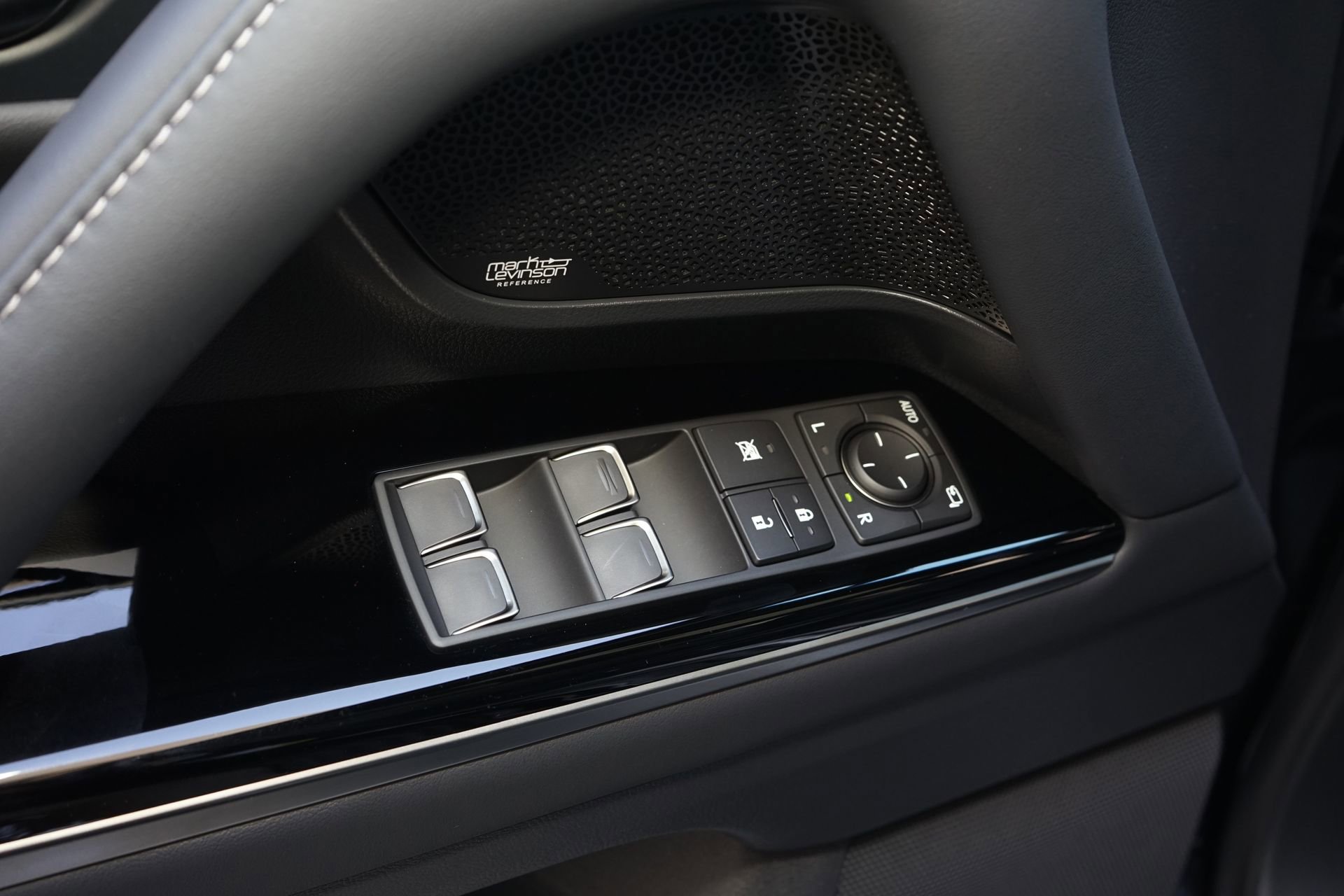 Used 2025 Lexus LX 600 4WD w/ Accessory Package (2T) image 30