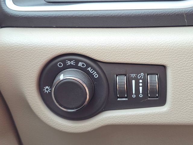 Used 2023 Chrysler Voyager LX FWD image 20