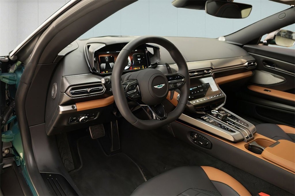 Used 2025 Aston Martin Vanquish image 28