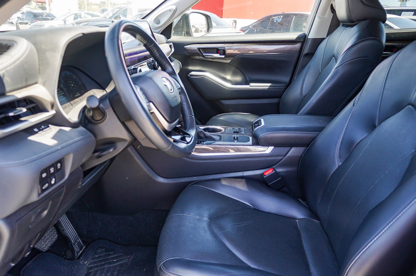 Certified 2024 Toyota Highlander Limited FWD image 19