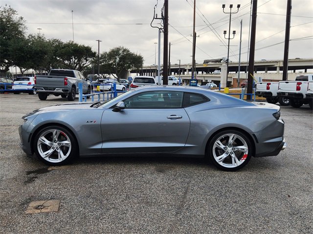 Used 2021 Chevrolet Camaro LT w/ Technology Package image 4